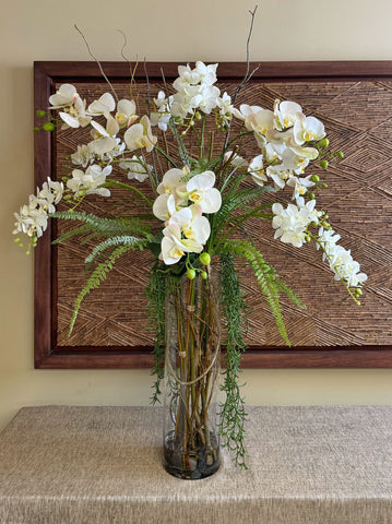 Orquideario con Phalaenopsis y Mini Phalaenopsis Blancas Artificiales en Florero de Vidrio con Agua Acrílica
